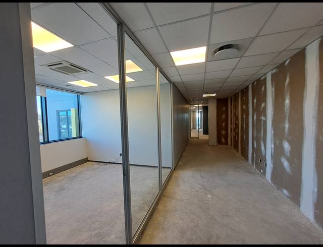 3,438M² OFFICE TO LET IN WAVERLEY